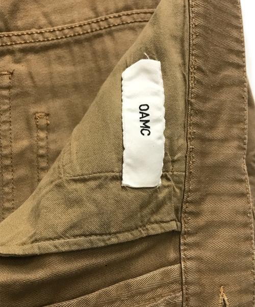 OAMC（オーエーエムシー）OAMC (オーエーエムシー) 切替ヘリンボーンワークパンツ ベージュ サイズ:83.5cm (W33)の古着・服飾アイテム