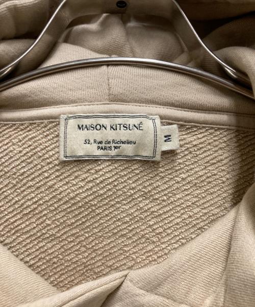 maison kitsune（メゾンキツネ）MAISON KITSUNE (メゾンキツネ) フォックス刺繍パーカー ベージュ サイズ:Mの古着・服飾アイテム