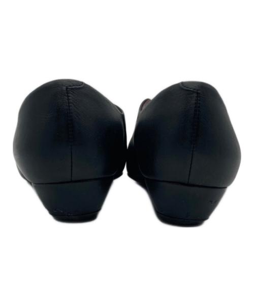 Mame Kurogouchi（マメクロゴウチ）Mame Kurogouchi (マメクロゴウチ) Curved Line Low Heel Pumps ブラック サイズ:23.5cmの古着・服飾アイテム