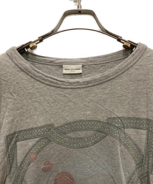 DRIES VAN NOTEN（ドリスヴァンノッテン）DRIES VAN NOTEN (ドリスヴァンノッテン) グラフィックTシャツ グレー サイズ:Sの古着・服飾アイテム