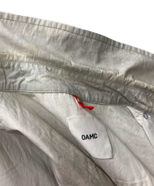 OAMC（オーエーエムシー）OAMC (オーエーエムシー) ボタンアップロングスリーブパフシャツ グレー サイズ:Lの古着・服飾アイテム