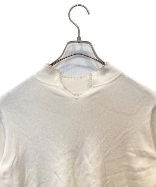 M-PREMIER COUTURE（エムプルミエクチュール）M-PREMIER COUTURE (エムプルミエクチュール) パールハイネックプルオーバー　F743-001 ホワイト サイズ:36の古着・服飾アイテム
