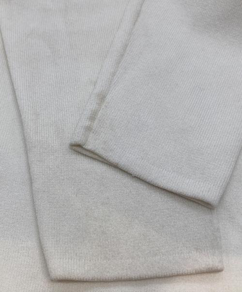 M-PREMIER COUTURE（エムプルミエクチュール）M-PREMIER COUTURE (エムプルミエクチュール) パールハイネックプルオーバー　F743-001 ホワイト サイズ:36の古着・服飾アイテム