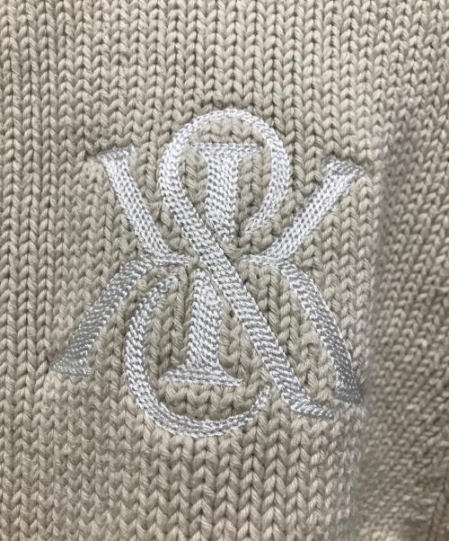 KITH（キス）KITH (キス) Emi Crest Sweater ベージュ サイズ:Sの古着・服飾アイテム