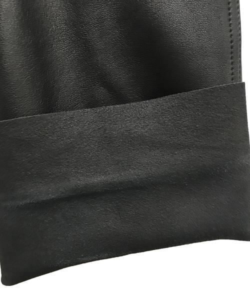 BACCA（バッカ）BACCA (バッカ) ソフトシープレザー セミワイドストレートパンツ ブラック サイズ:32の古着・服飾アイテム