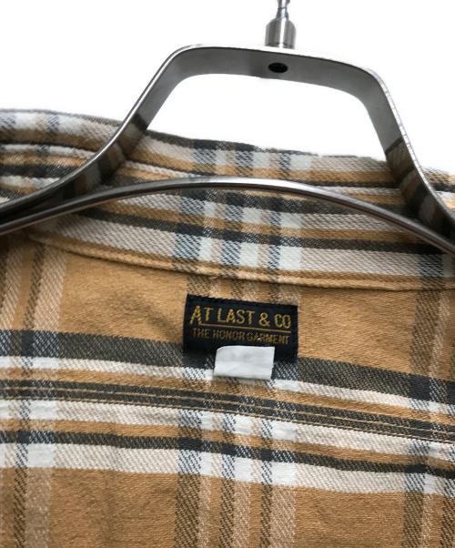 ATLAST & CO（アットラスト）ATLAST & CO (アットラスト) マチ付きバッファローチェックシャツ オレンジ サイズ: 15 1/2の古着・服飾アイテム