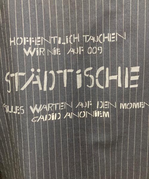 gadid anoniem（ガディッド アノニム）GADID ANONIEM (ガディッド アノニム) メッセージプリントストライプシャツ ネイビー サイズ:FREEの古着・服飾アイテム