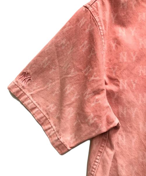MLB（エムエルビー）MLB (エムエルビー) Classic Monogram Gradient Denim Shirt ピンク サイズ:Mの古着・服飾アイテム