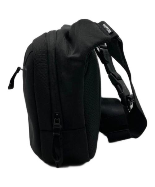 Incase（インケース）Incase (インケース) Tracks Sling 7L ブラックの古着・服飾アイテム