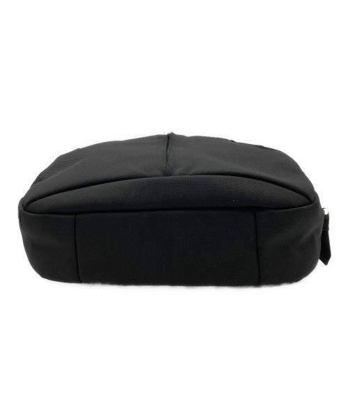 Incase（インケース）Incase (インケース) Tracks Sling 7L ブラックの古着・服飾アイテム