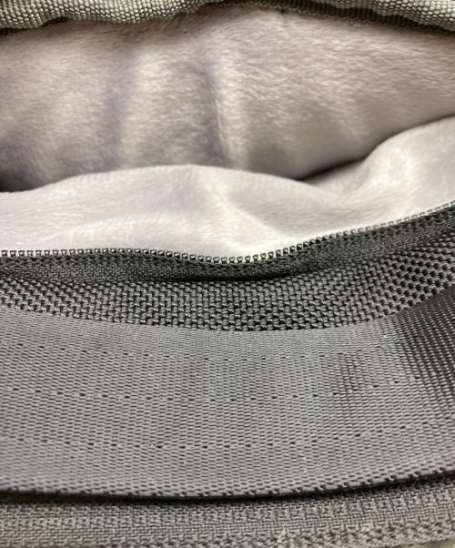 Incase（インケース）Incase (インケース) Tracks Sling 7L ブラックの古着・服飾アイテム