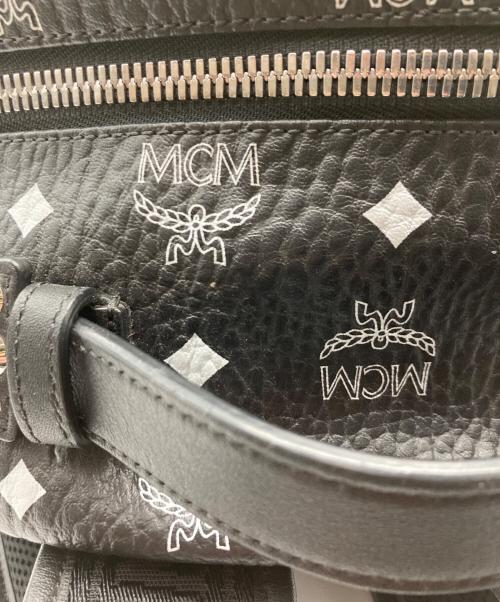 MCM（エムシーエム）MCM (エムシーエム) STARK BACKPACK MEDIUM  WHITE LOGO VISETOS ブラックの古着・服飾アイテム