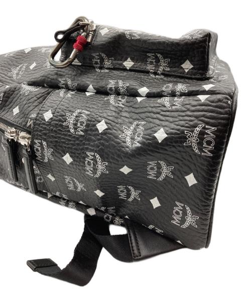 MCM（エムシーエム）MCM (エムシーエム) STARK BACKPACK MEDIUM  WHITE LOGO VISETOS ブラックの古着・服飾アイテム