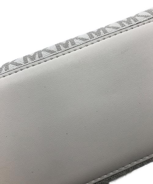 MICHAEL KORS（マイケル・コース）MICHAEL KORS (マイケル・コース) SHEILA センタージップ サッチェル ミディアム ホワイトの古着・服飾アイテム