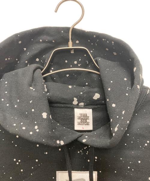 BlackEyePatch（ブラックアイパッチ）BlackEyePatch (ブラックアイパッチ) SPLATTERED REFLECTOR HWC LABEL HOODIE ブラック サイズ:Lの古着・服飾アイテム