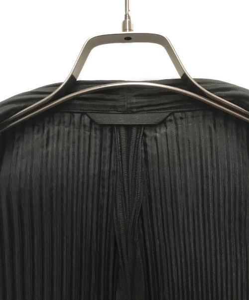HOMME PLISSE ISSEY MIYAKE（オム プリッセ イッセイ ミヤケ）HOMME PLISSE ISSEY MIYAKE (オム プリッセ イッセイ ミヤケ) 21AW SOLID PLEATS ジャケット グレー サイズ:1の古着・服飾アイテム
