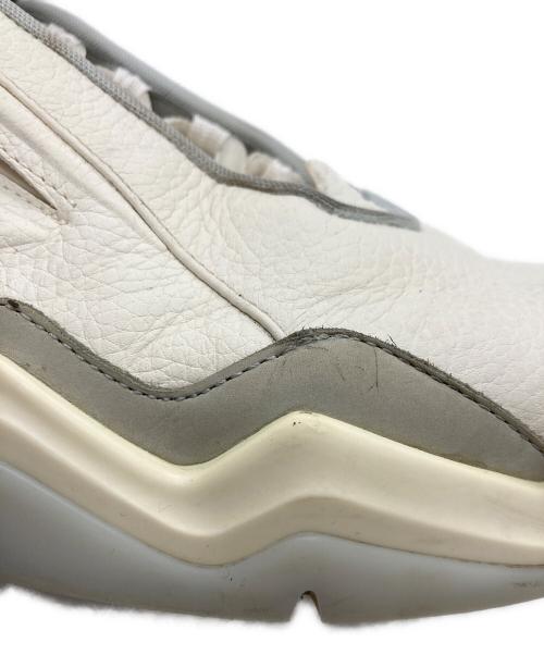 LOUIS VUITTON（ルイ ヴィトン）LOUIS VUITTON (ルイ ヴィトン) LVトレイナー・ラインスニーカー グレー×ホワイト サイズ:9 1/2の古着・服飾アイテム