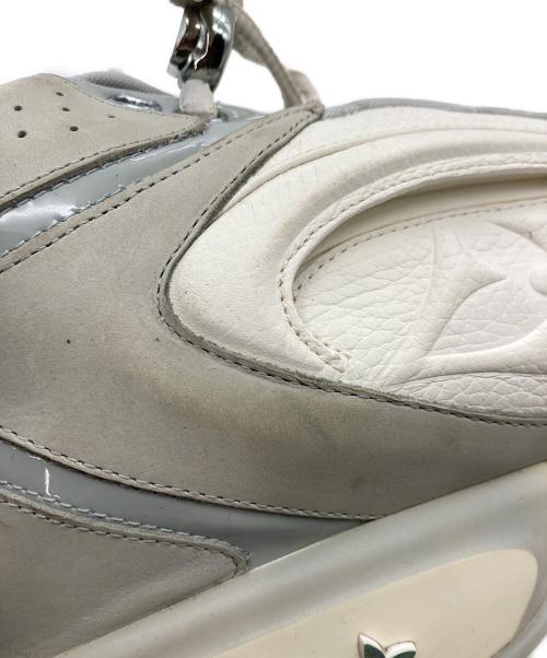 LOUIS VUITTON（ルイ ヴィトン）LOUIS VUITTON (ルイ ヴィトン) LVトレイナー・ラインスニーカー グレー×ホワイト サイズ:9 1/2の古着・服飾アイテム