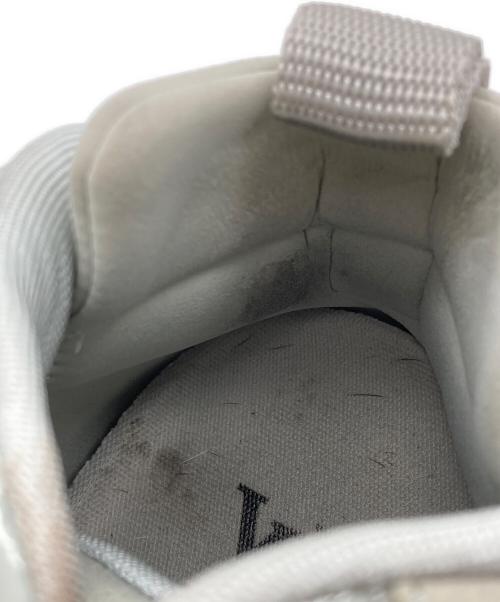 LOUIS VUITTON（ルイ ヴィトン）LOUIS VUITTON (ルイ ヴィトン) LVトレイナー・ラインスニーカー グレー×ホワイト サイズ:9 1/2の古着・服飾アイテム