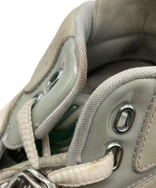 LOUIS VUITTON（ルイ ヴィトン）LOUIS VUITTON (ルイ ヴィトン) LVトレイナー・ラインスニーカー グレー×ホワイト サイズ:9 1/2の古着・服飾アイテム