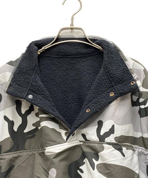 SUPREME（シュプリーム）Supreme (シュプリーム) Polartec Shearling Reversible グレー×ホワイト サイズ:Mの古着・服飾アイテム
