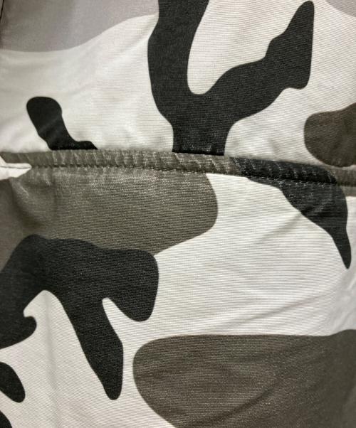 SUPREME（シュプリーム）Supreme (シュプリーム) Polartec Shearling Reversible グレー×ホワイト サイズ:Mの古着・服飾アイテム