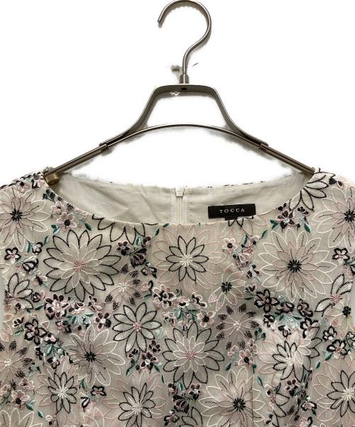 TOCCA（トッカ）TOCCA (トッカ) ノースリーブ花柄ワンピース グレーの古着・服飾アイテム