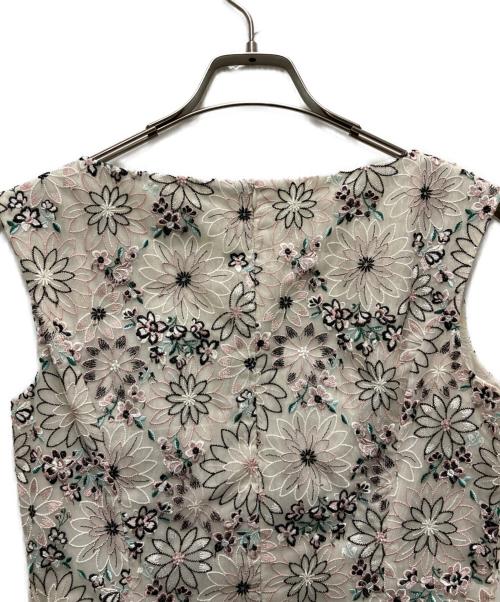 TOCCA（トッカ）TOCCA (トッカ) ノースリーブ花柄ワンピース グレーの古着・服飾アイテム