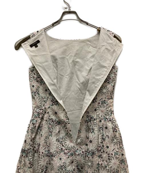 TOCCA（トッカ）TOCCA (トッカ) ノースリーブ花柄ワンピース グレーの古着・服飾アイテム