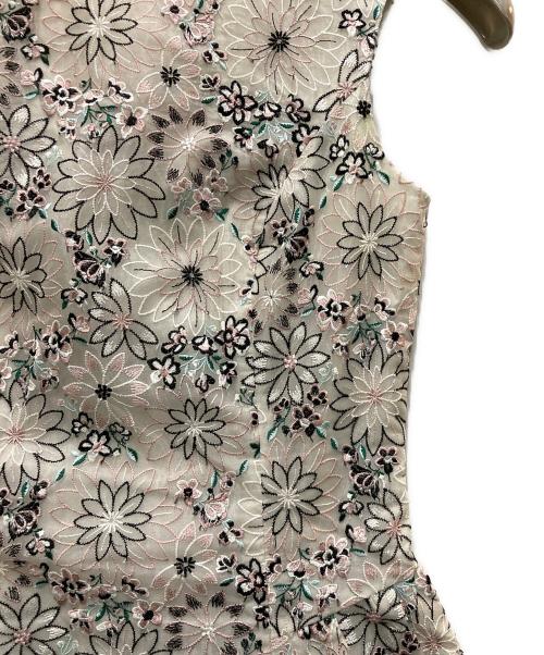 TOCCA（トッカ）TOCCA (トッカ) ノースリーブ花柄ワンピース グレーの古着・服飾アイテム