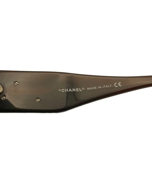 CHANEL（シャネル）CHANEL (シャネル) カメリアサングラス ブラウン サイズ:56□16 130の古着・服飾アイテム