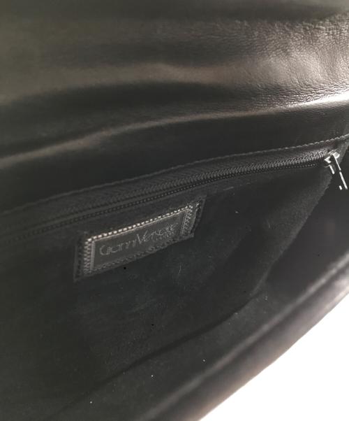 GIANNI VERSACE（ジャンニ・ヴェルサーチ）GIANNI VERSACE (ジャンニ・ヴェルサーチ) レザーフラップショルダーバッグ ブラックの古着・服飾アイテム