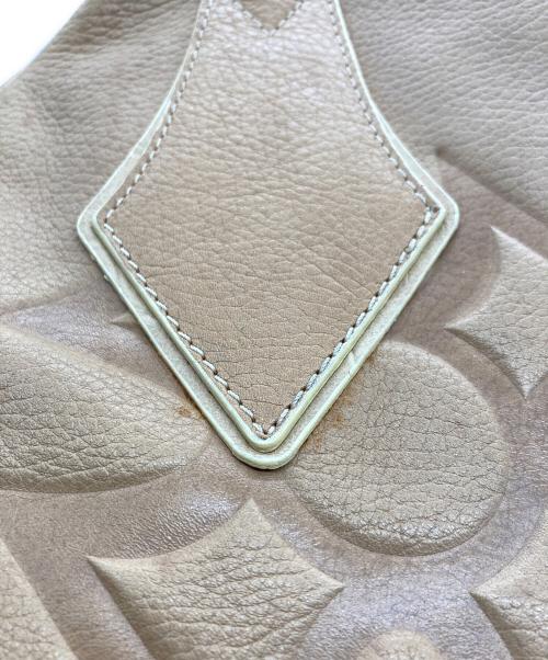 Vivienne Westwood（ヴィヴィアンウエストウッド）Vivienne Westwood (ヴィヴィアンウエストウッド) レザーオーブロゴハンドバッグ ベージュの古着・服飾アイテム