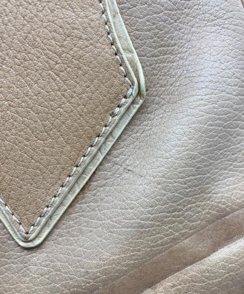 Vivienne Westwood（ヴィヴィアンウエストウッド）Vivienne Westwood (ヴィヴィアンウエストウッド) レザーオーブロゴハンドバッグ ベージュの古着・服飾アイテム