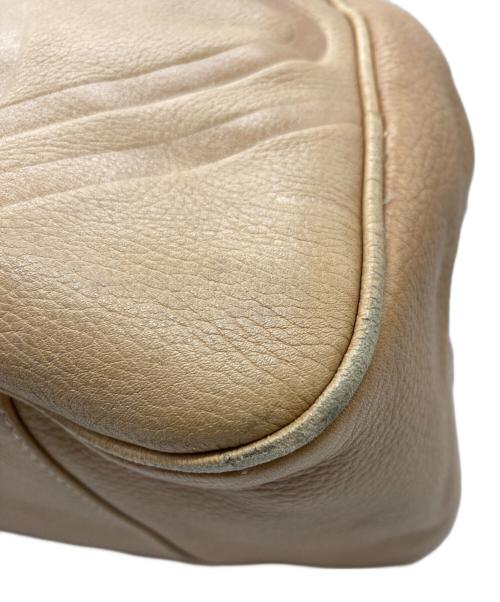 Vivienne Westwood（ヴィヴィアンウエストウッド）Vivienne Westwood (ヴィヴィアンウエストウッド) レザーオーブロゴハンドバッグ ベージュの古着・服飾アイテム