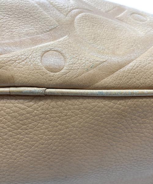 Vivienne Westwood（ヴィヴィアンウエストウッド）Vivienne Westwood (ヴィヴィアンウエストウッド) レザーオーブロゴハンドバッグ ベージュの古着・服飾アイテム