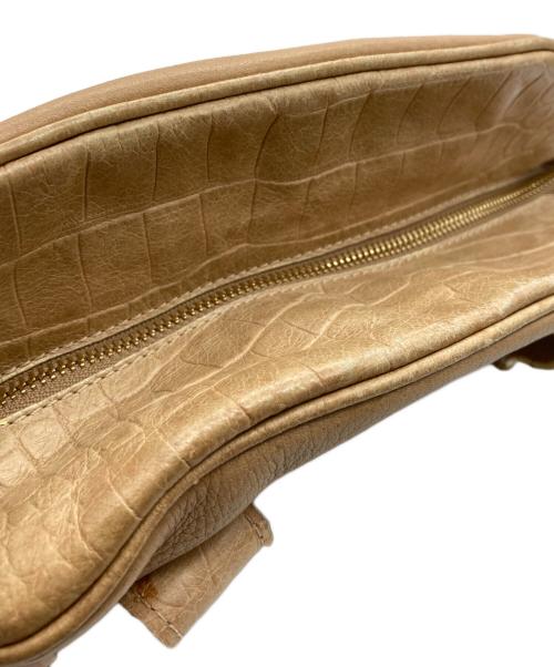 Vivienne Westwood（ヴィヴィアンウエストウッド）Vivienne Westwood (ヴィヴィアンウエストウッド) レザーオーブロゴハンドバッグ ベージュの古着・服飾アイテム