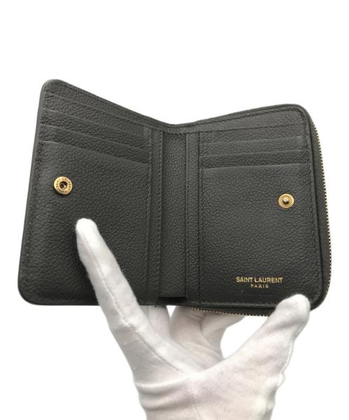 SAINT LAURENT（サンローラン）Saint Laurent (サンローラン) YSLロゴ2つ折り財布 グレーの古着・服飾アイテム