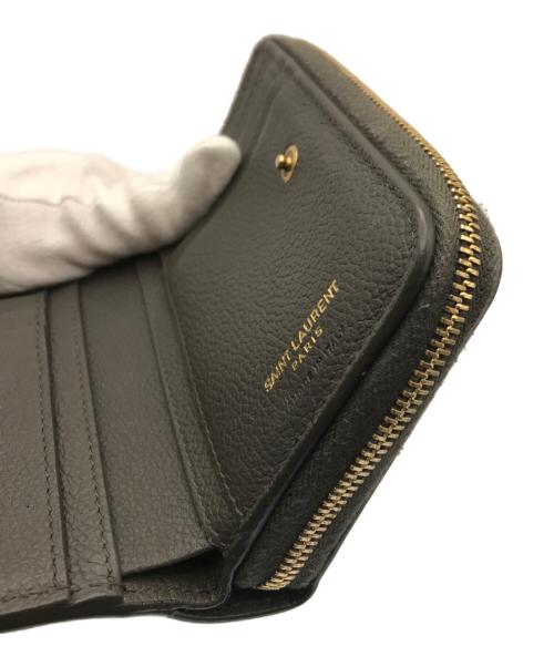 SAINT LAURENT（サンローラン）Saint Laurent (サンローラン) YSLロゴ2つ折り財布 グレーの古着・服飾アイテム