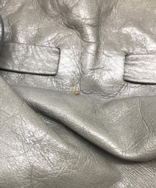 MIU MIU（ミュウミュウ）MIU MIU (ミュウミュウ) ヴィッテロ サイドリボントートバッグ グレーの古着・服飾アイテム