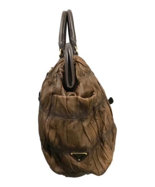 PRADA（プラダ）PRADA (プラダ) ナッパレザーギャザーハンドバッグ ブラウンの古着・服飾アイテム