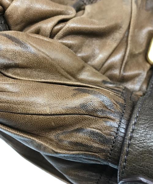 PRADA（プラダ）PRADA (プラダ) ナッパレザーギャザーハンドバッグ ブラウンの古着・服飾アイテム