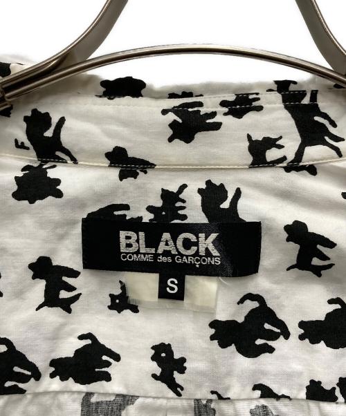 BLACK COMME des GARCONS（ブラックコムデギャルソン）BLACK COMME des GARCONS (ブラックコムデギャルソン) 総柄シャツ ホワイト×ブラック サイズ:Sの古着・服飾アイテム