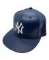 New Era（ニューエラ）の古着「エコレザーキャップ」｜ネイビー
