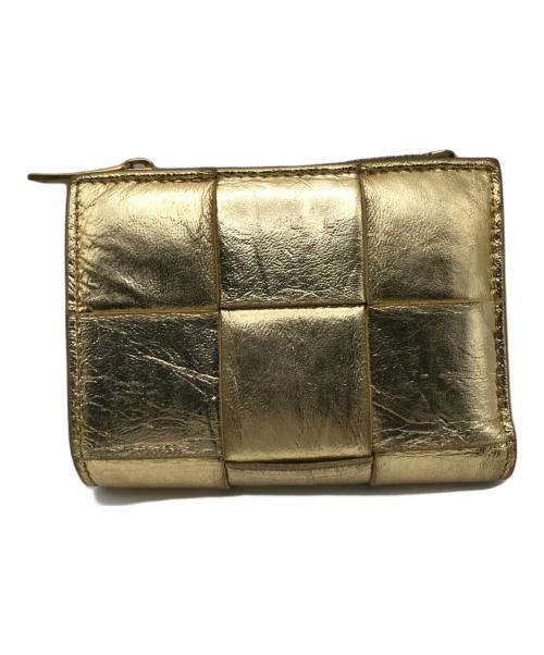 BOTTEGA VENETA（ボッテガベネタ）BOTTEGA VENETA (ボッテガベネタ) 2つ折り財布 ゴールドの古着・服飾アイテム