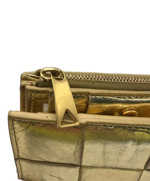 BOTTEGA VENETA（ボッテガベネタ）BOTTEGA VENETA (ボッテガベネタ) 2つ折り財布 ゴールドの古着・服飾アイテム