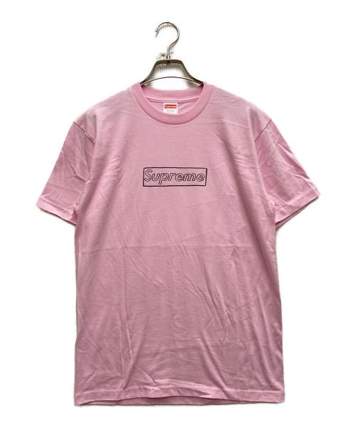 SUPREME（シュプリーム）Supreme (シュプリーム) KAWS (カウズ) ロゴTシャツ ピンク サイズ:Sの古着・服飾アイテム