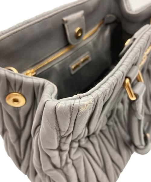 MIU MIU（ミュウミュウ）MIU MIU (ミュウミュウ) MATELASSE/2WAYバッグ グレーの古着・服飾アイテム