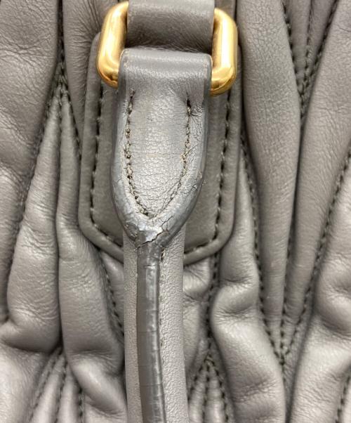 MIU MIU（ミュウミュウ）MIU MIU (ミュウミュウ) MATELASSE/2WAYバッグ グレーの古着・服飾アイテム