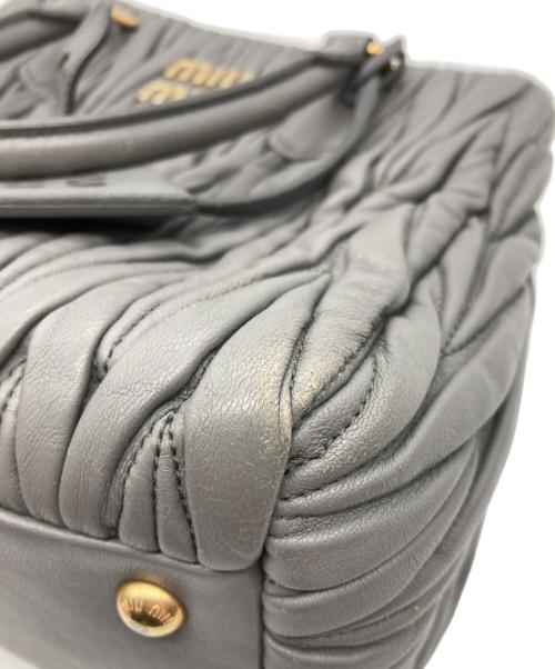 MIU MIU（ミュウミュウ）MIU MIU (ミュウミュウ) MATELASSE/2WAYバッグ グレーの古着・服飾アイテム